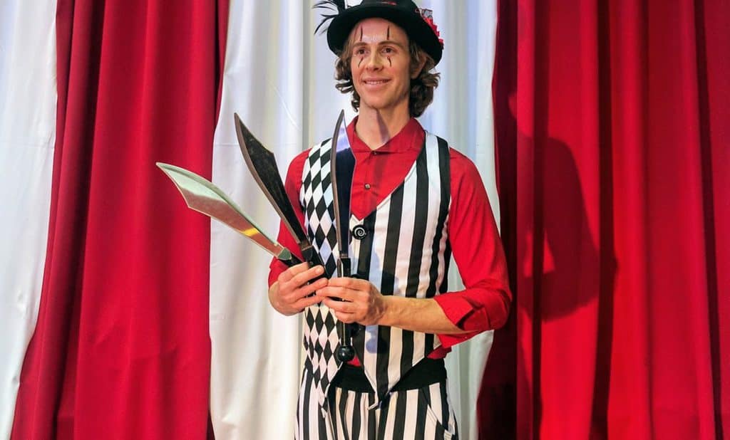 Tain, Juggler, Imagine Circus Performer, Time with Tain Show