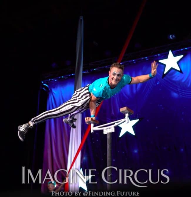 Acrobat, Hand Balancer, Rocco, Cirque Celebration, Stage Show, Imagine Circus Performer, Photo by Finding Future
