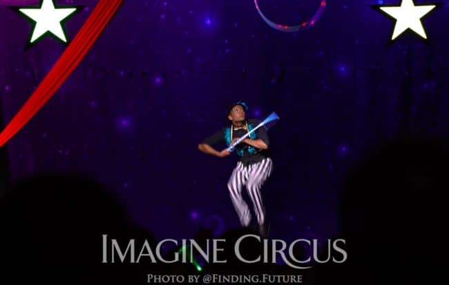 LED Hooper, Ben, Cirque Celebration, Stage Show, Imagine Circus Performer, Photo by Finding Future