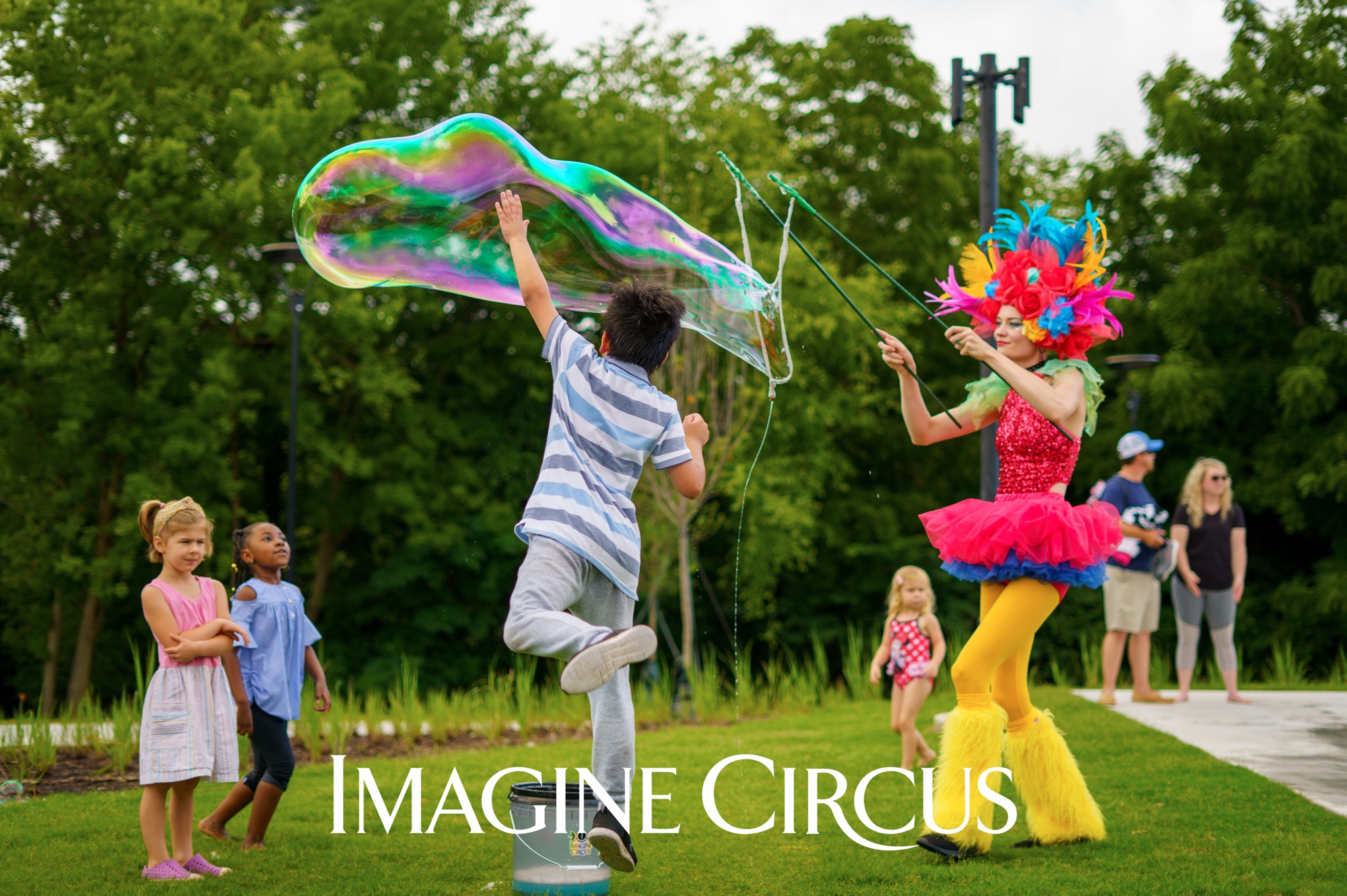 Making Giant Bubbles – Child Care Resource Service