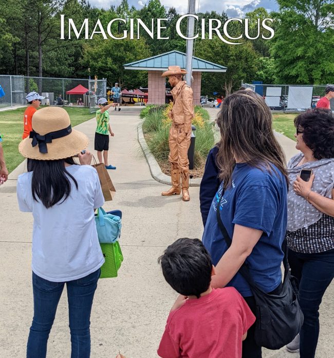 Audience, Bronze Statue, Cowboy Living Statue, Imagine Circus, Performer